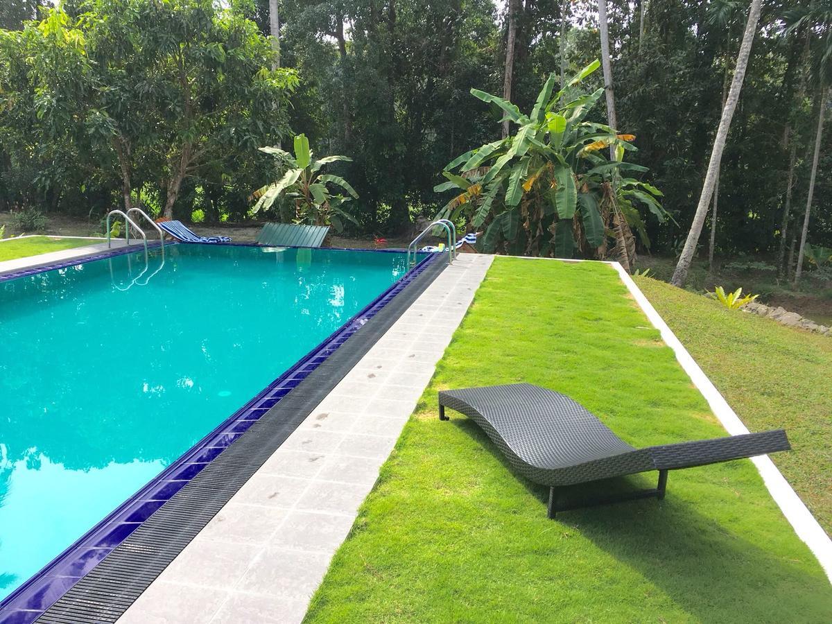 Anuhas Airport Villas Katunayaka Bagian luar foto