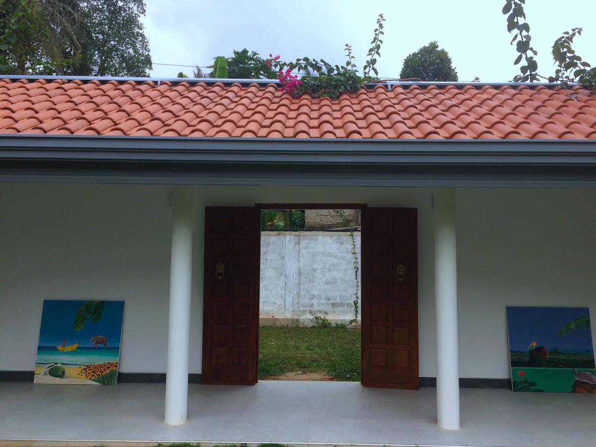 Anuhas Airport Villas Katunayaka Bagian luar foto