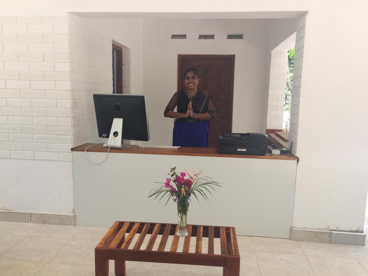 Anuhas Airport Villas Katunayaka Bagian luar foto