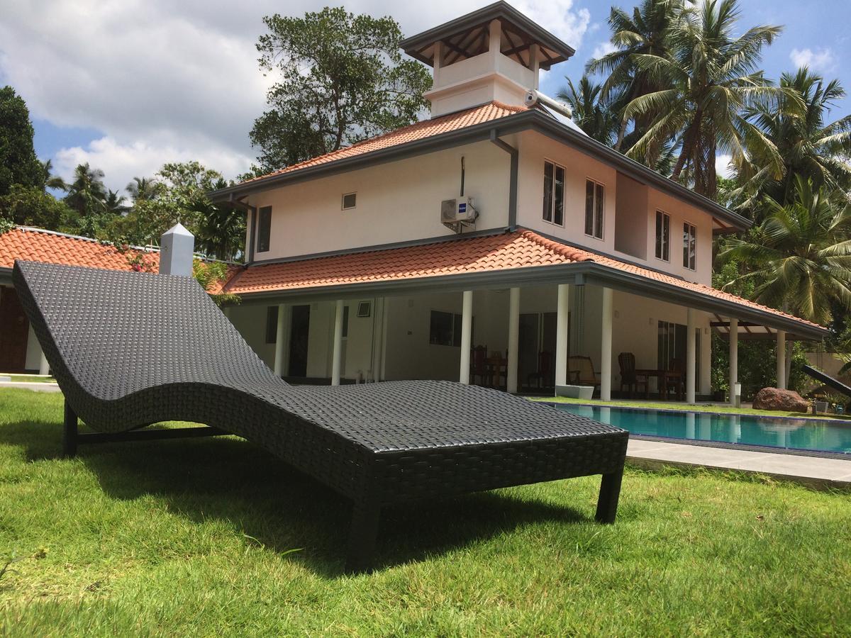 Anuhas Airport Villas Katunayaka Bagian luar foto