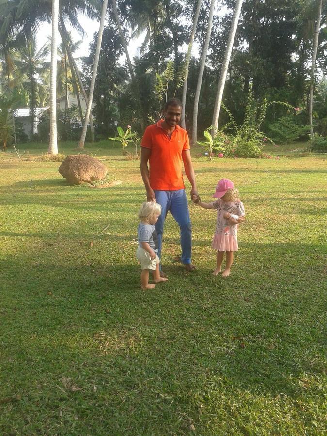 Anuhas Airport Villas Katunayaka Bagian luar foto