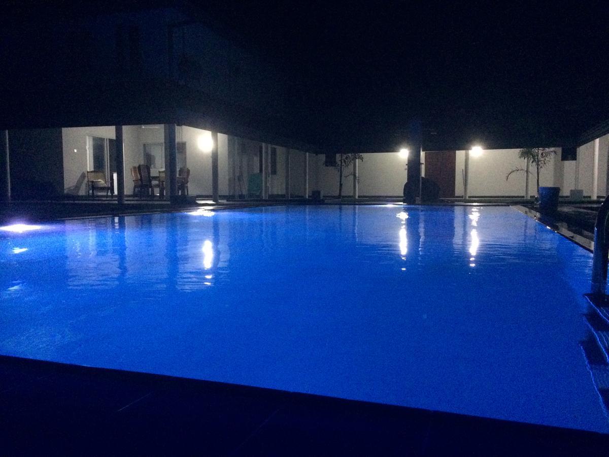 Anuhas Airport Villas Katunayaka Bagian luar foto