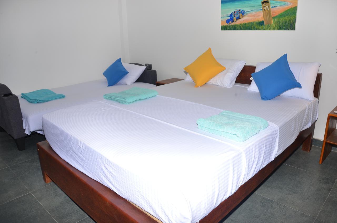 Anuhas Airport Villas Katunayaka Bagian luar foto