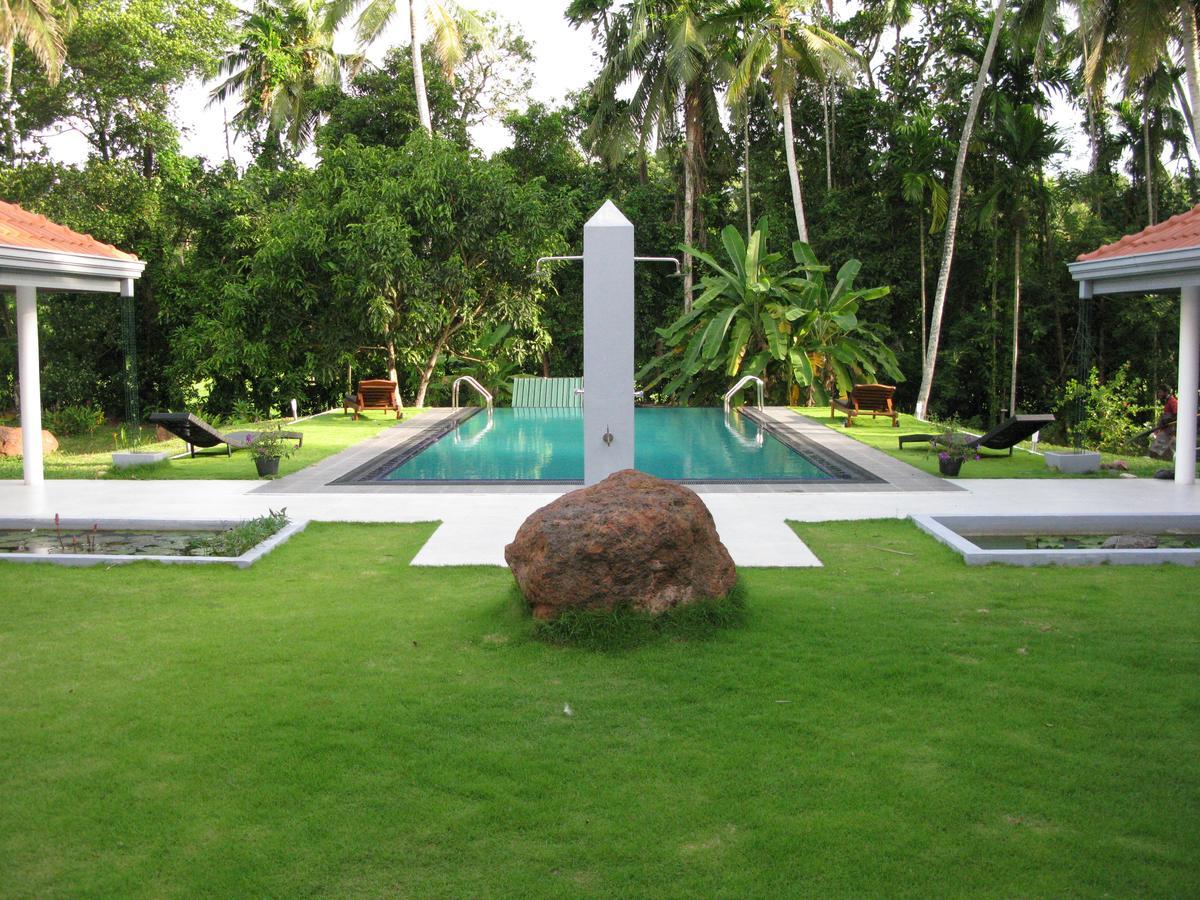 Anuhas Airport Villas Katunayaka Bagian luar foto