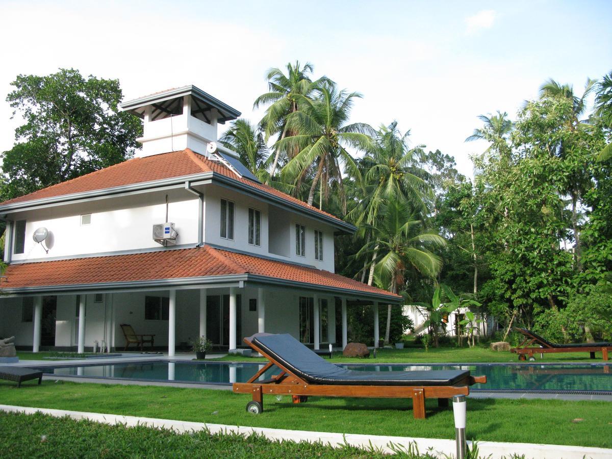 Anuhas Airport Villas Katunayaka Bagian luar foto