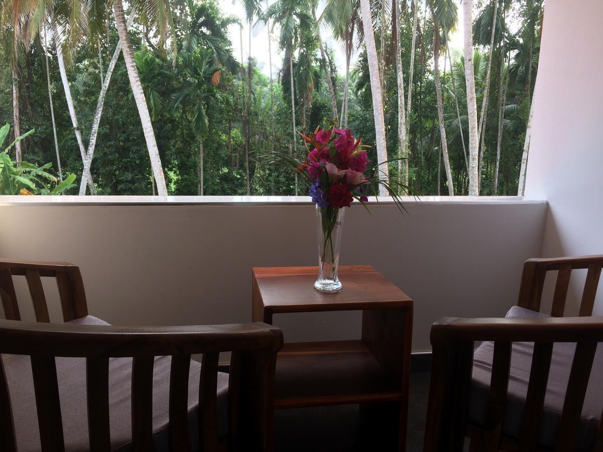 Anuhas Airport Villas Katunayaka Bagian luar foto