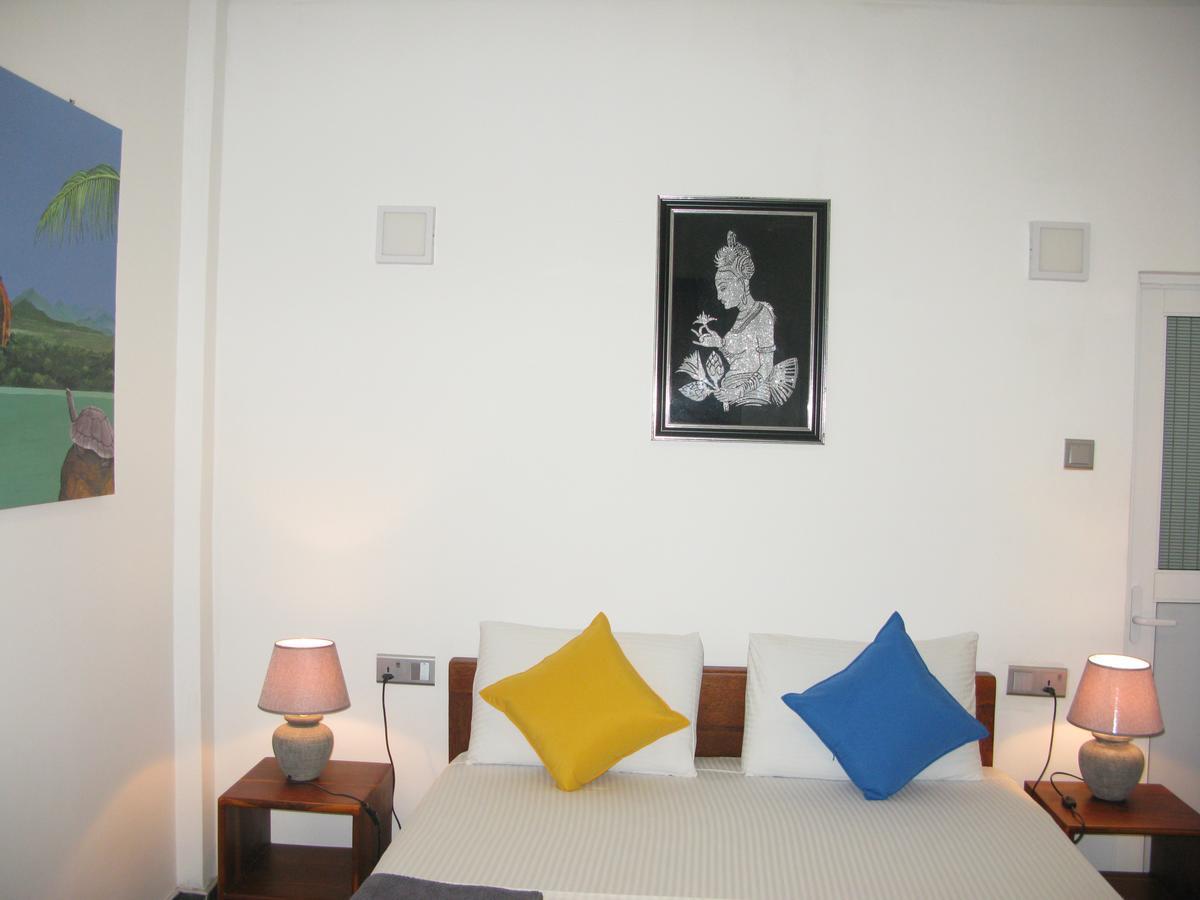 Anuhas Airport Villas Katunayaka Bagian luar foto
